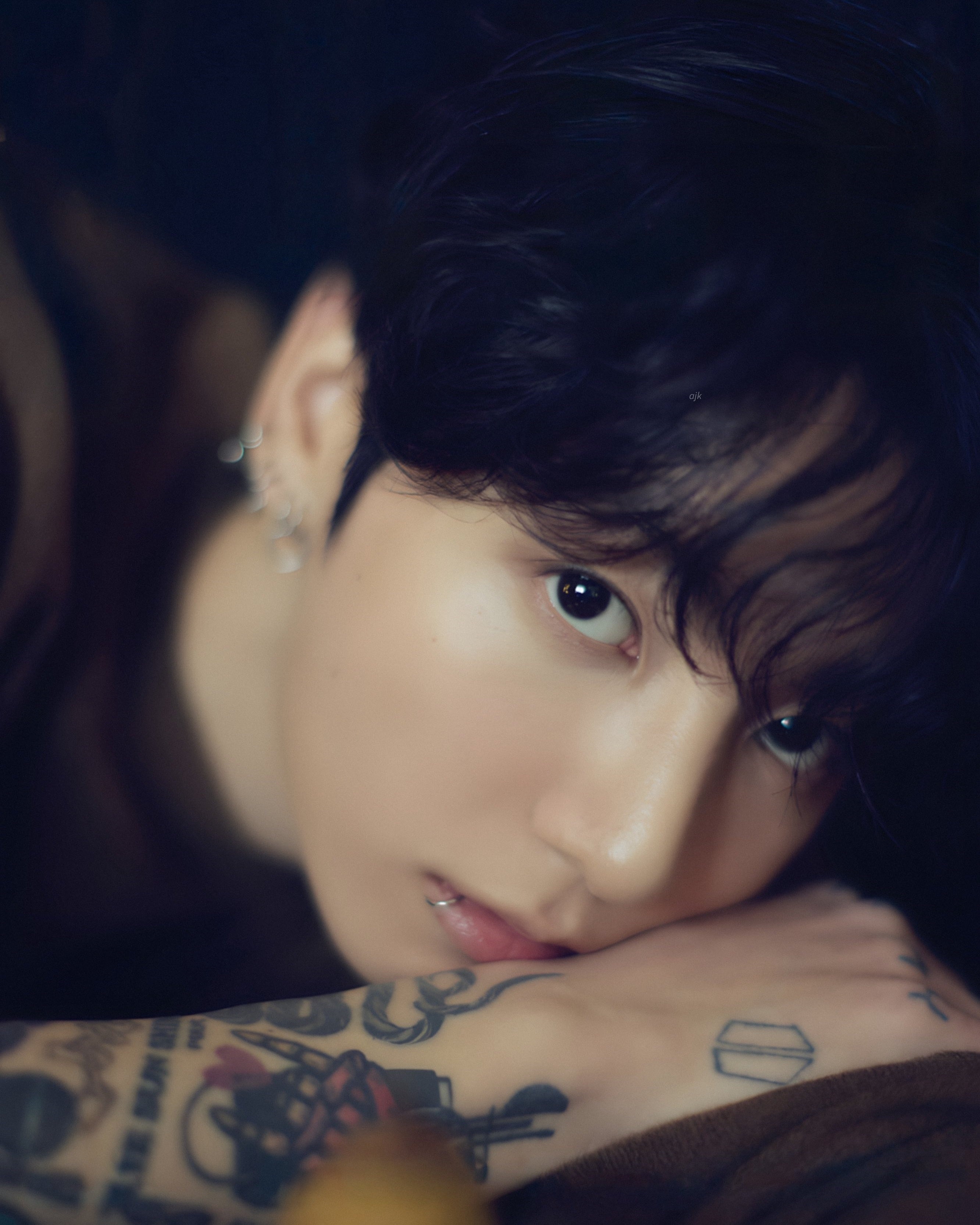 BTS Jungkook Autograph – Authentic 10-Inch Signed Photo | ELLE SHOOTING 122025