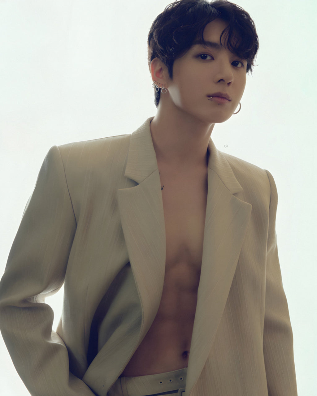 BTS Jungkook Autograph – Authentic 10-Inch Signed Photo | ELLE SHOOTING 122025