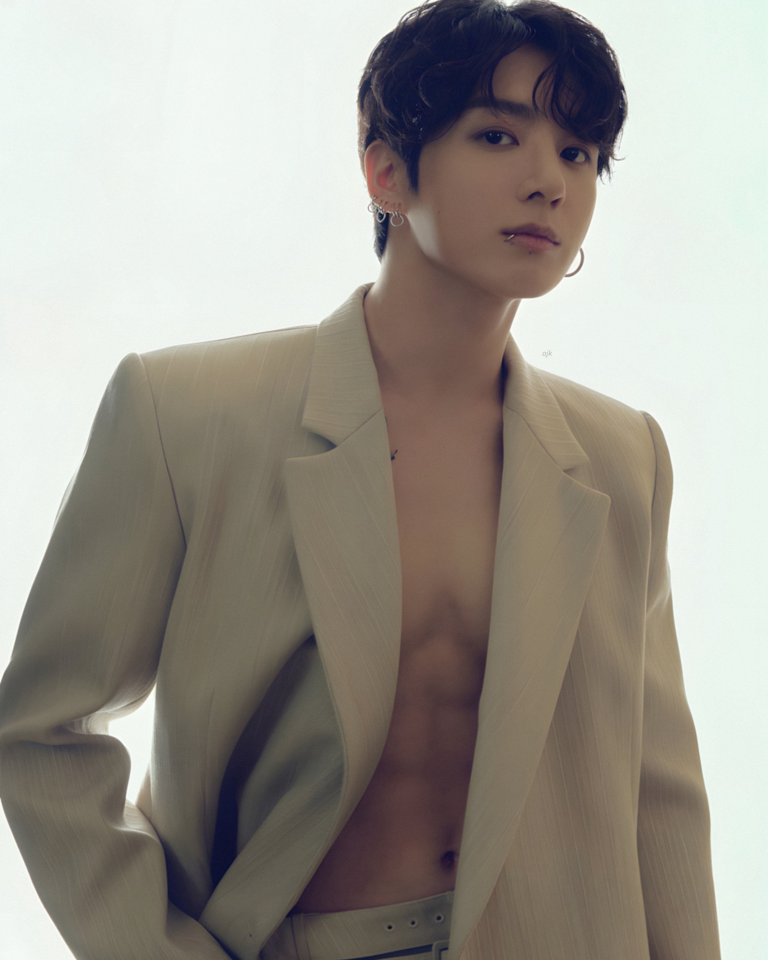 BTS Jungkook Autograph – Authentic 10-Inch Signed Photo | ELLE SHOOTING 122025