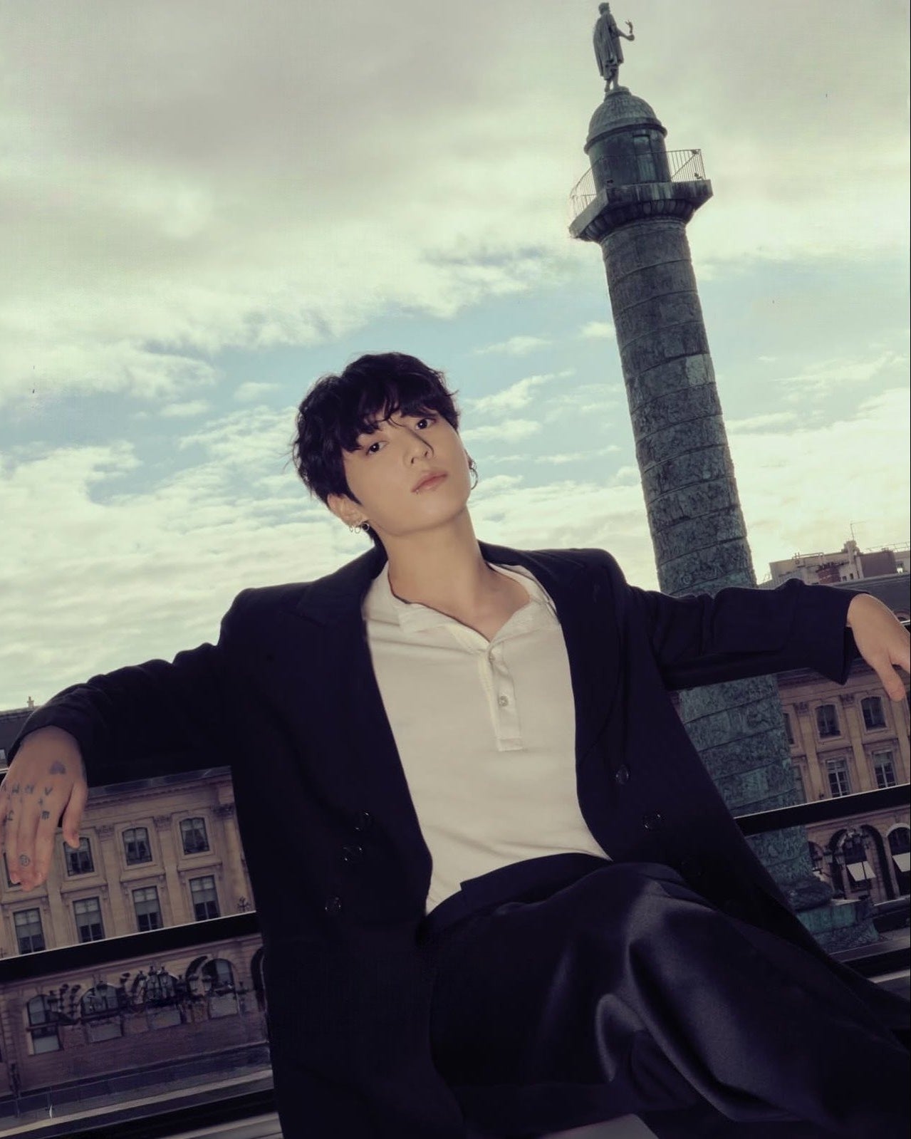 BTS Jungkook Autograph – Authentic 10-Inch Signed Photo | ELLE SHOOTING 122025