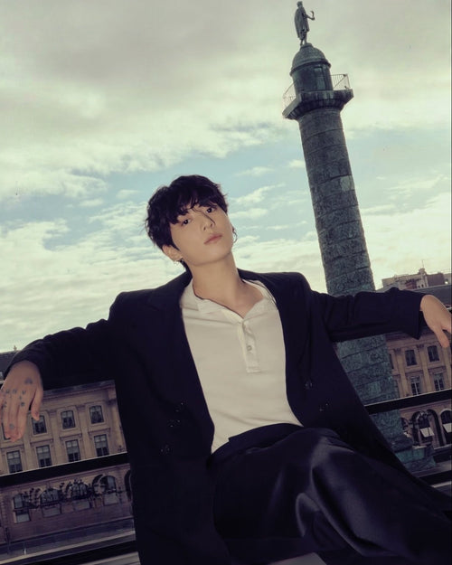 BTS Jungkook Autograph – Authentic 10-Inch Signed Photo | ELLE SHOOTING 122025 – Bild 2