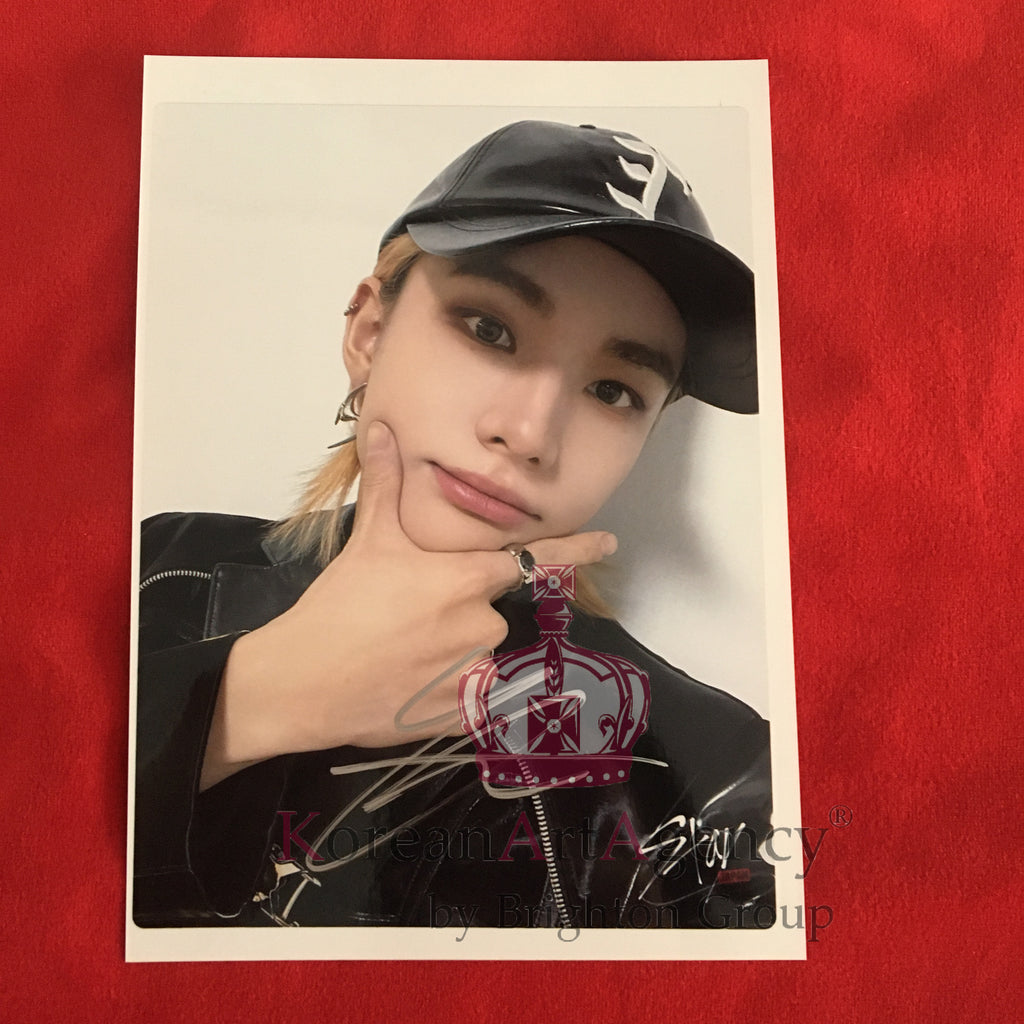 Stray Kids Hyunjin 7inches Autograph – Autographs