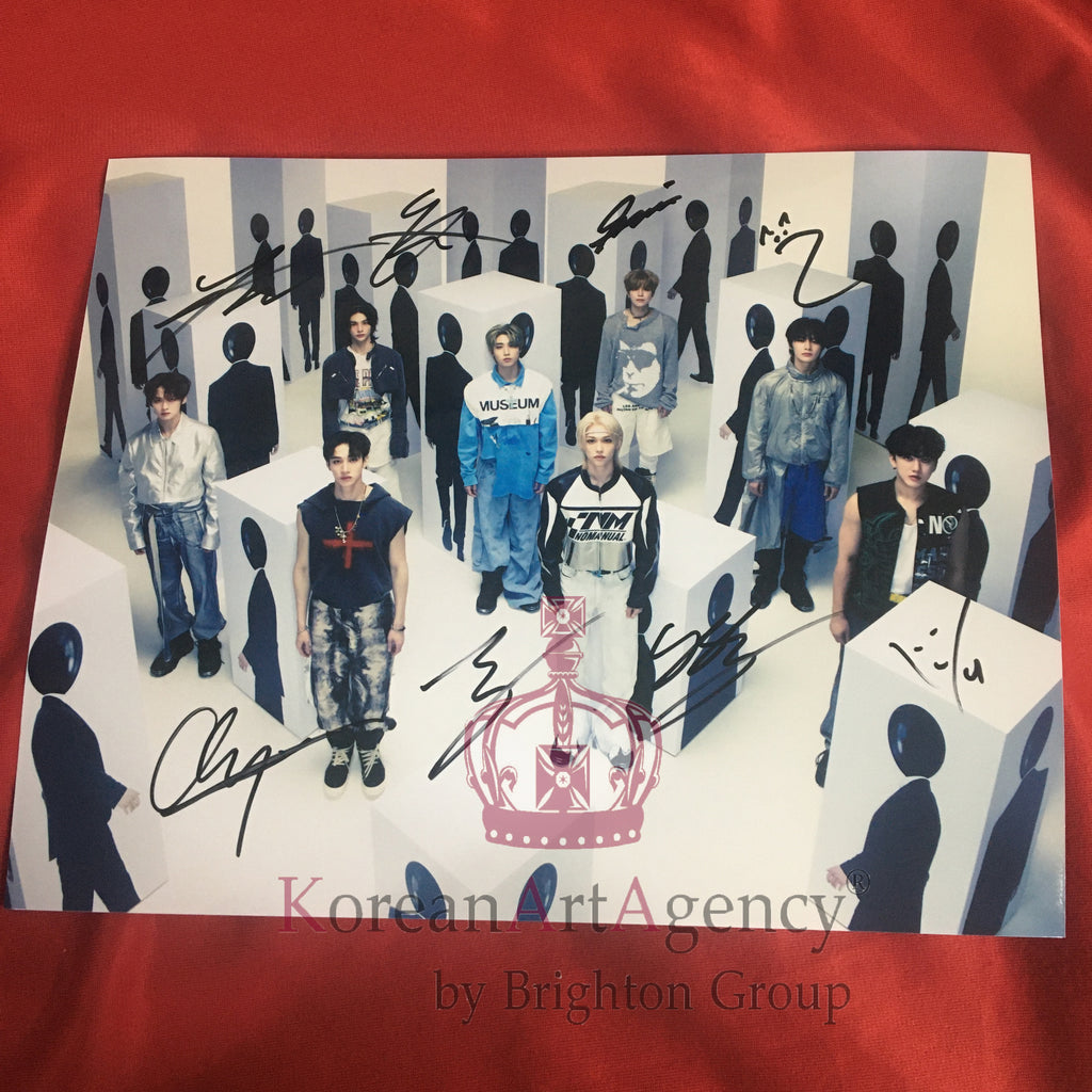Stray Kids Bang Chan Lee Know Changbin Hyunjin Han Felix Seungmin I.N 10inches Autograph – Autograph