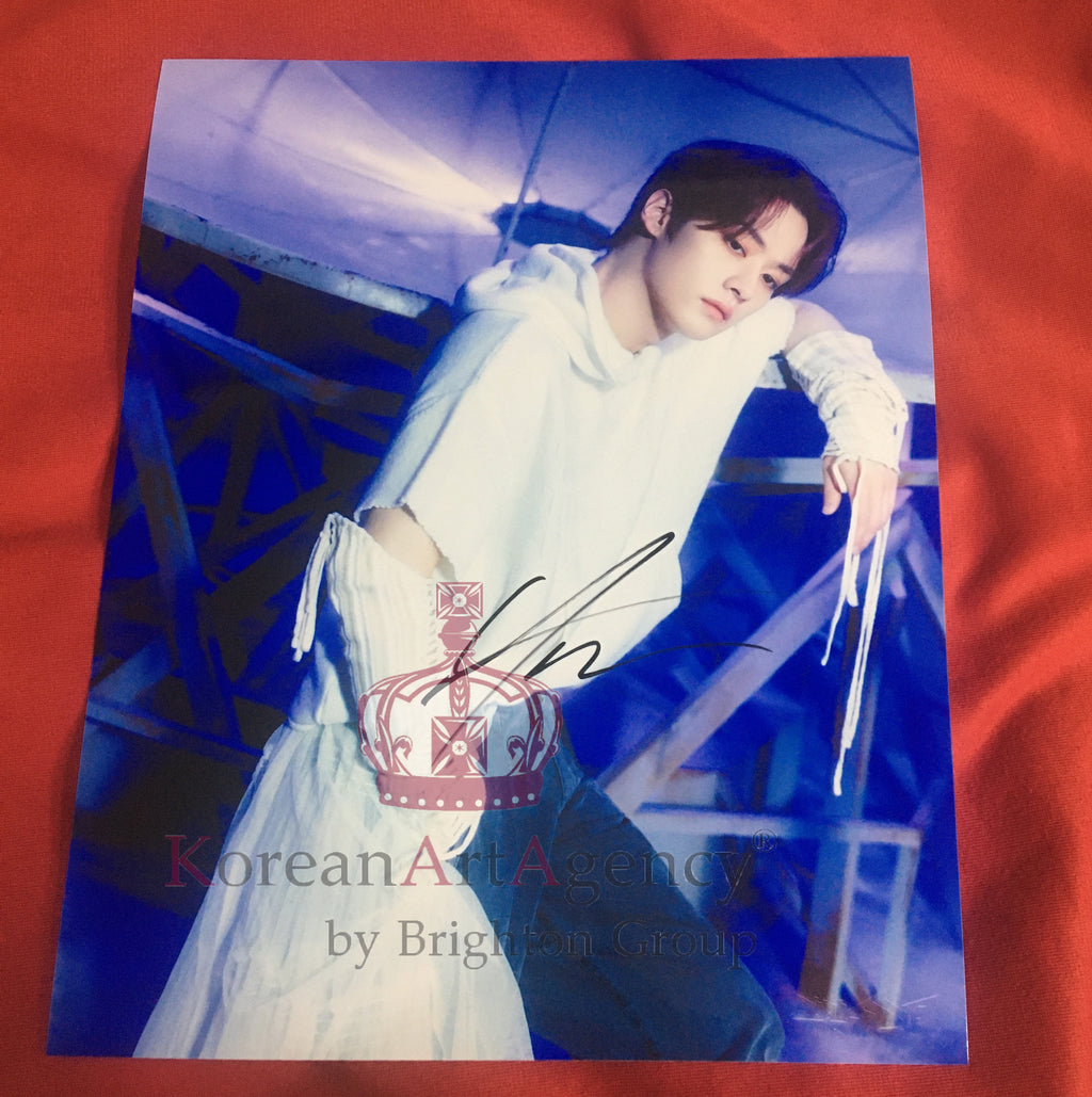 Stray Kids Lee Know 10inches Autograph – Autograph