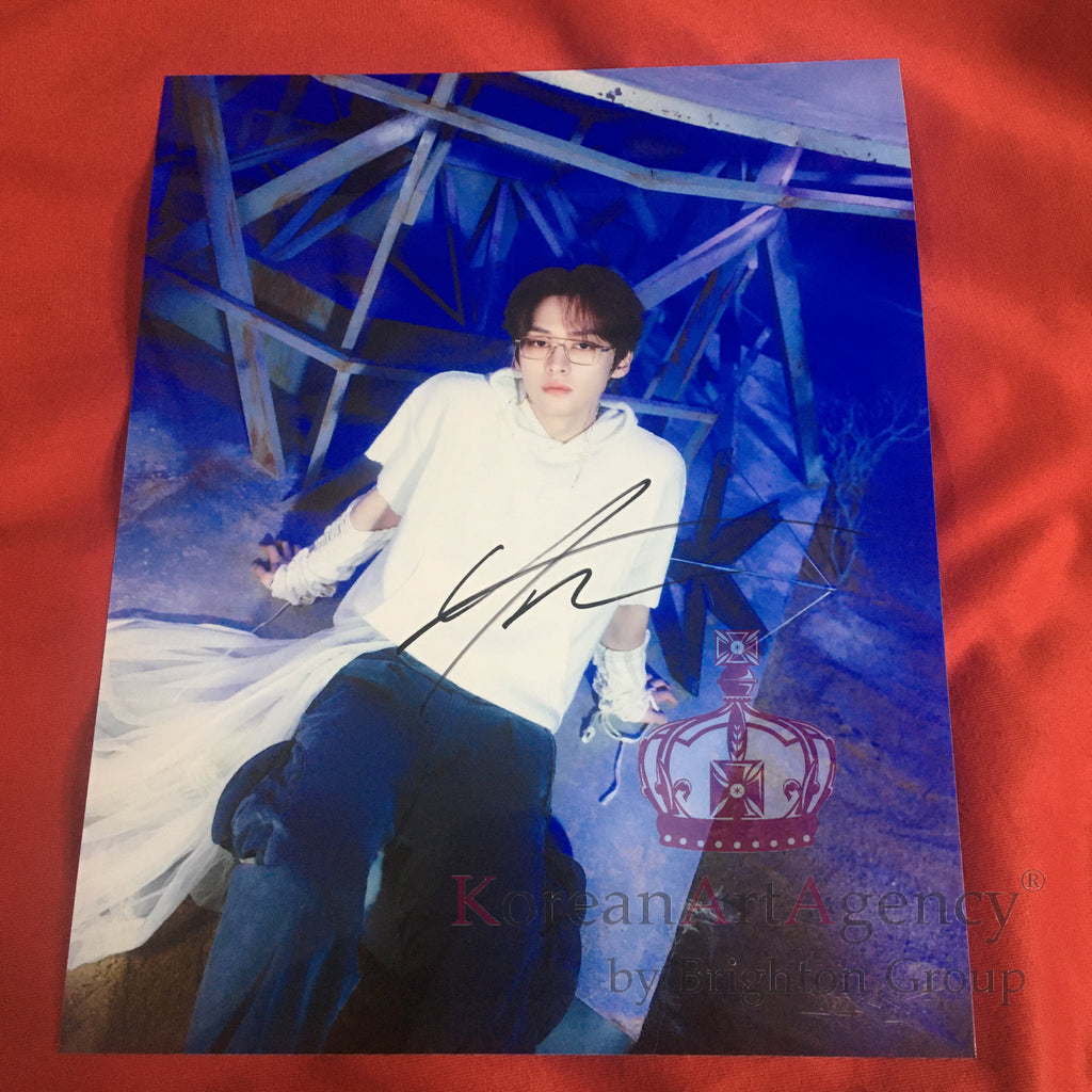 Stray Kids Lee Know 10inches Autograph – Autograph