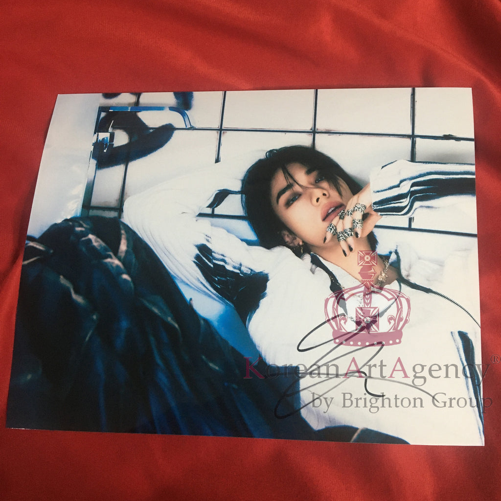 Stray Kids Hyunjin 10inches Autograph – Autograph