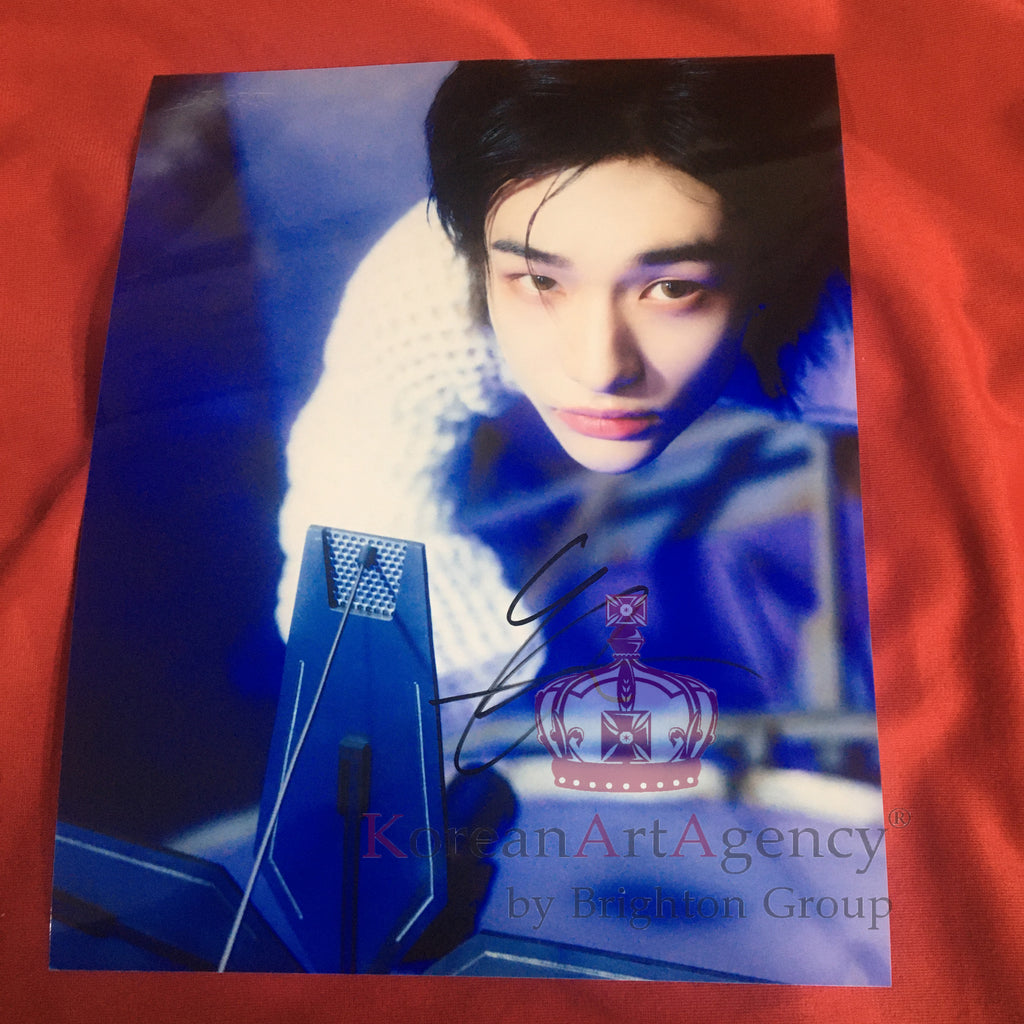 Stray Kids Hyunjin 10inches Autograph – Autograph
