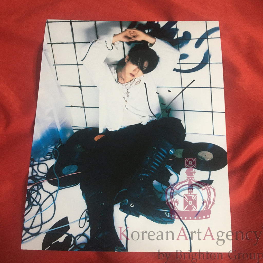 Stray Kids Changbin 10inches Autograph – Autograph