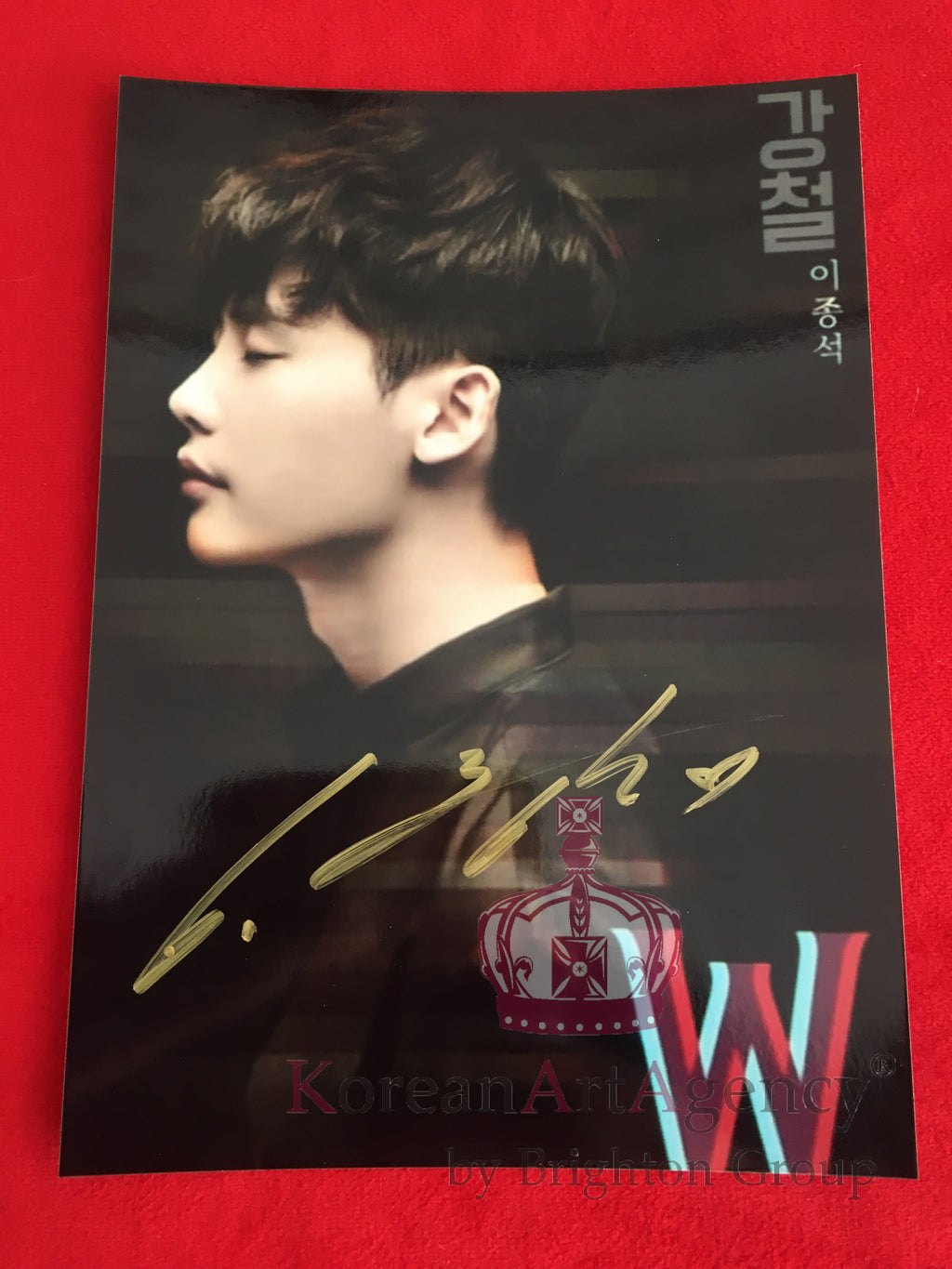 Lee Jong Suk W: Two Worlds 7 inches Autograph – Autograph