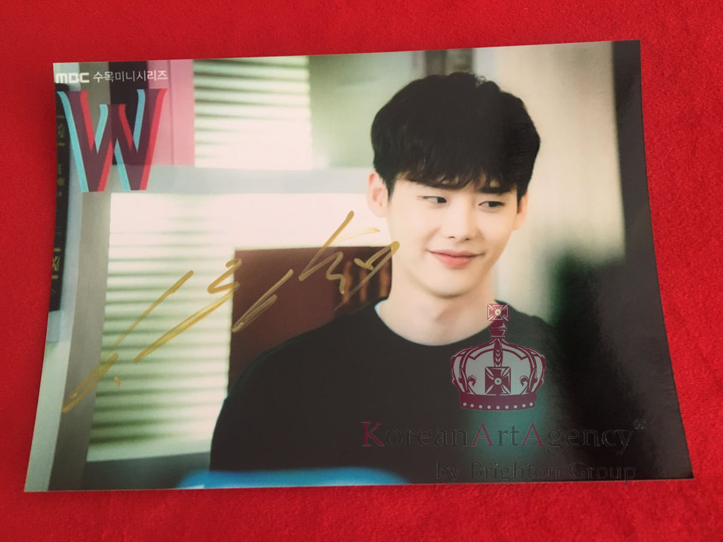 Lee Jong Suk W: Two Worlds 7 inches Autograph – Autograph
