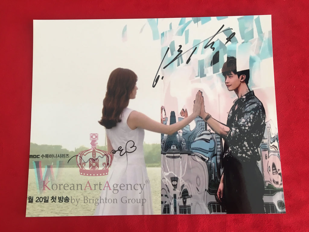 Lee Jong Suk Han Hyo Joo W: Two Worlds 7 inches Autograph – Autograph