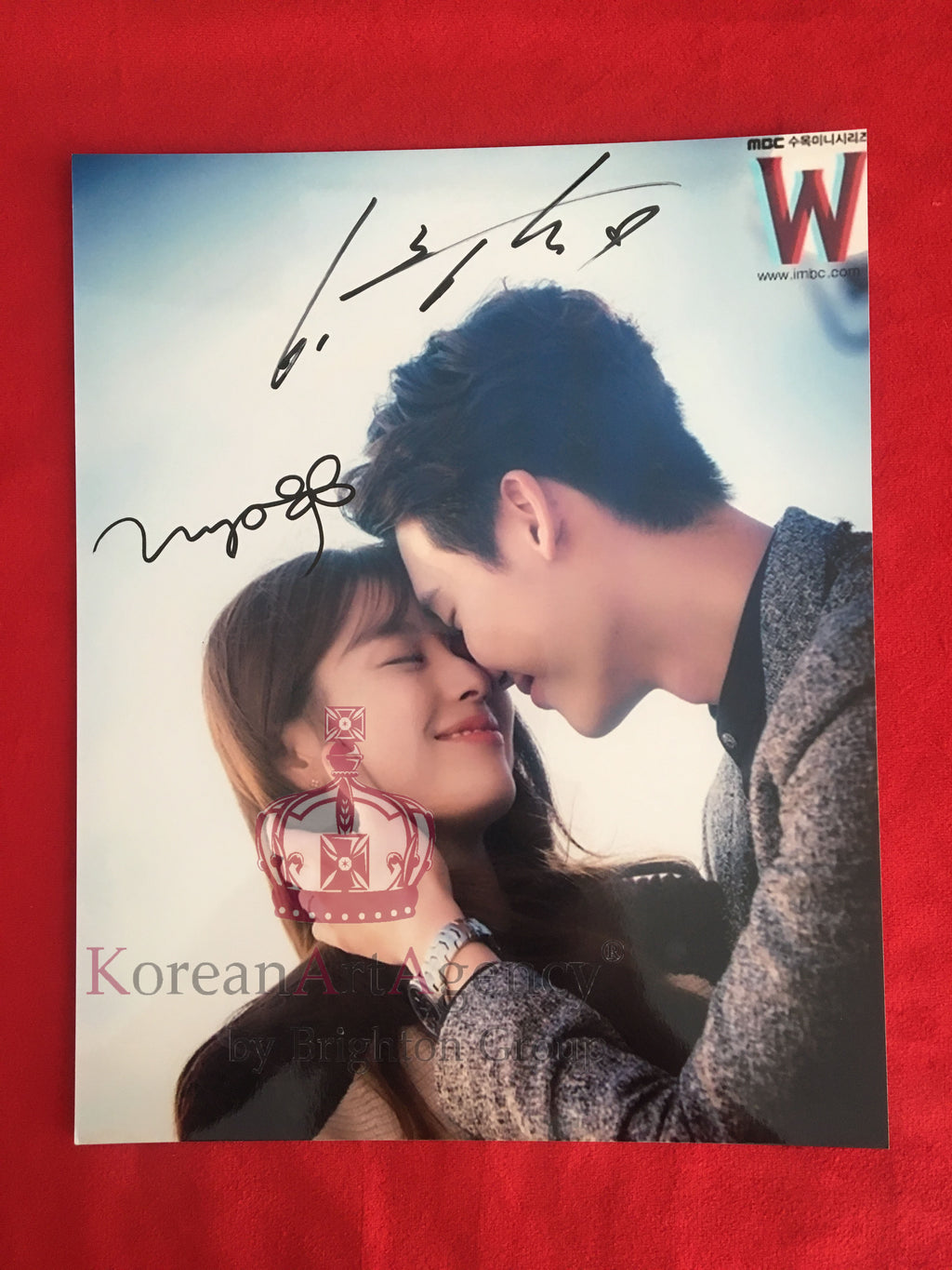 Lee Jong Suk Han Hyo Joo W: Two Worlds 7 inches Autograph – Autograph