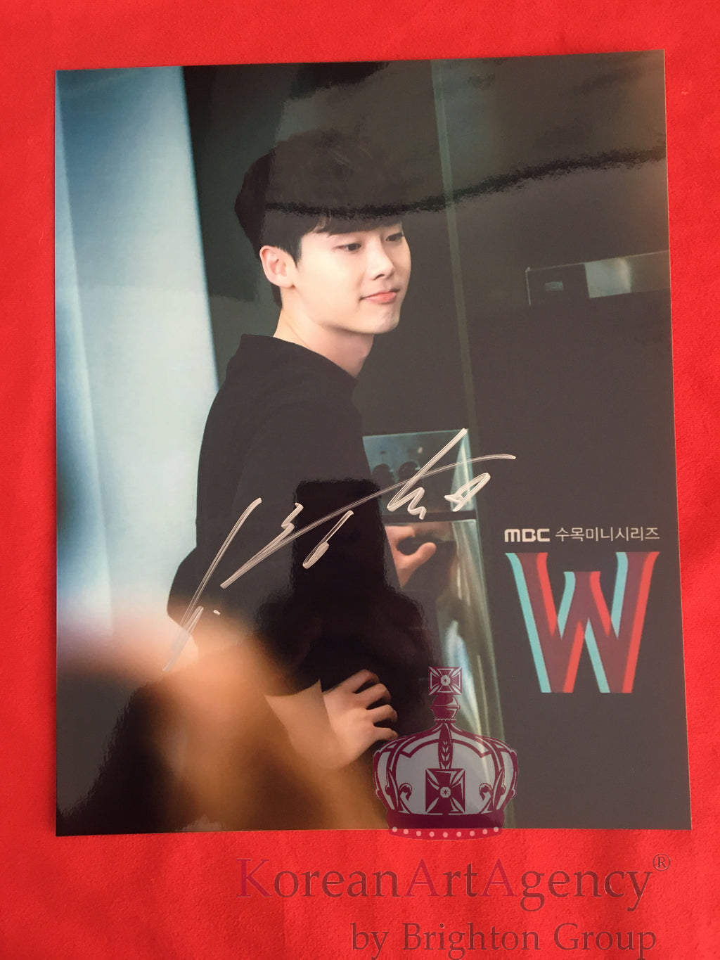Lee Jong Suk W: Two Worlds 10 inches Autograph – Autograph