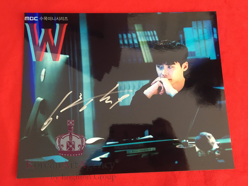 Lee Jong Suk W: Two Worlds 10 inches Autograph – Autograph