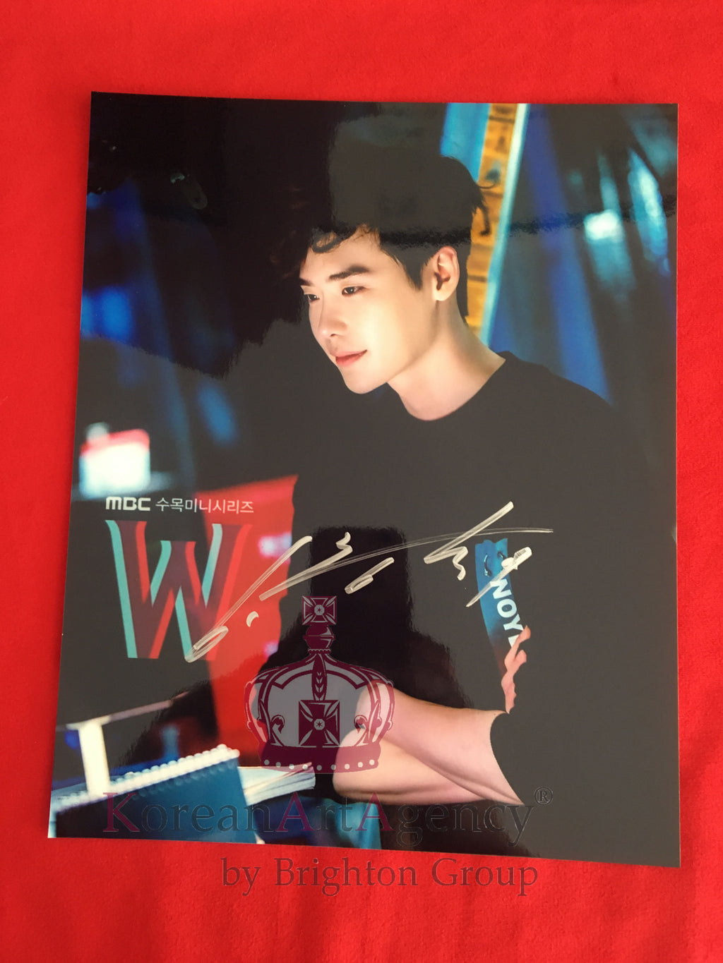 Lee Jong Suk W: Two Worlds 10 inches Autograph – Autograph