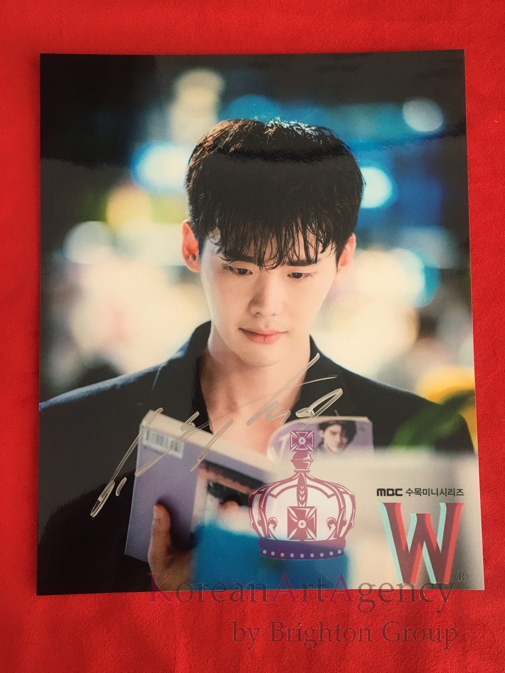 Lee Jong Suk W: Two Worlds 10 inches Autograph – Autograph