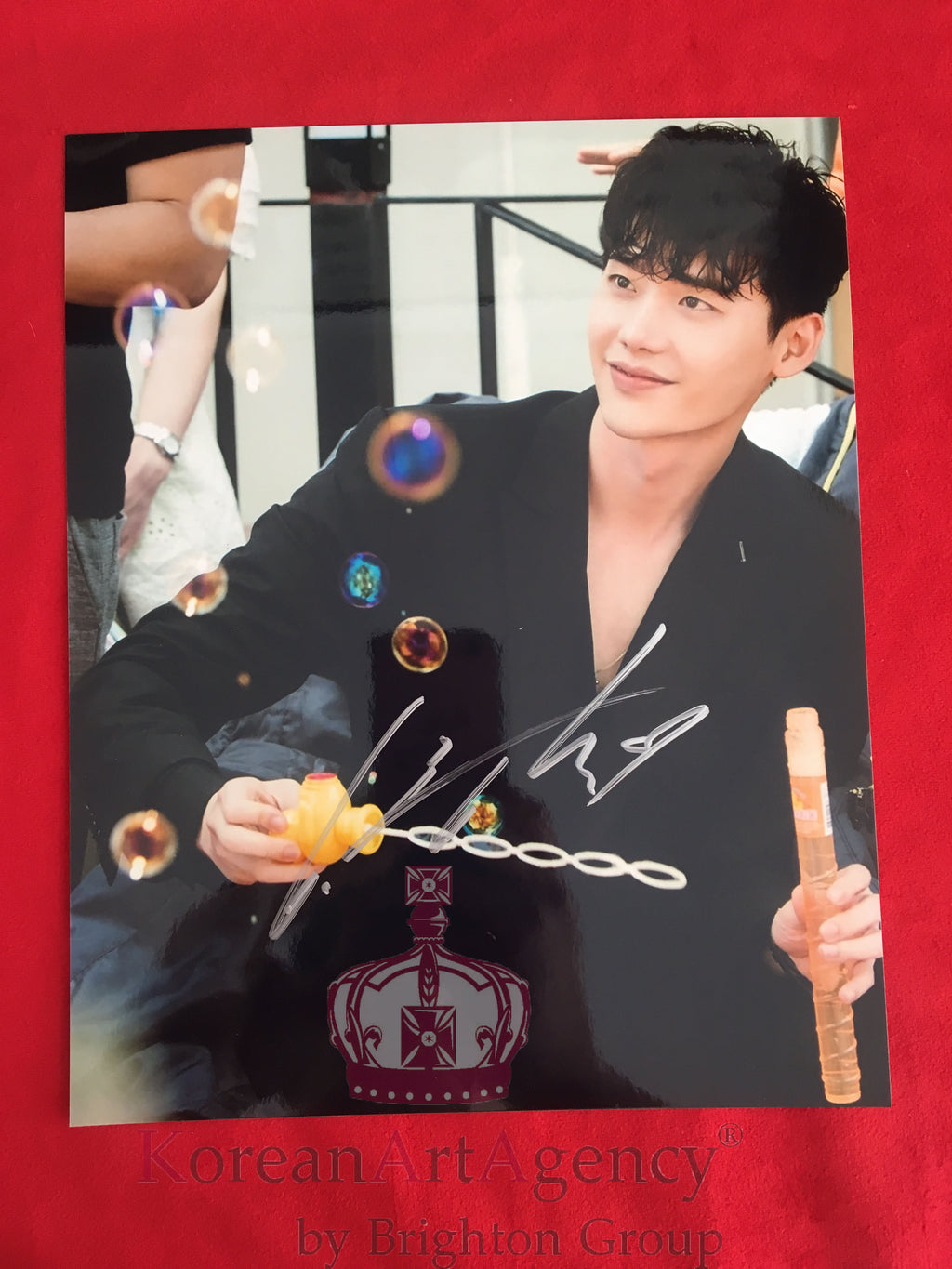 Lee Jong Suk W: Two Worlds 10 inches Autograph – Autograph