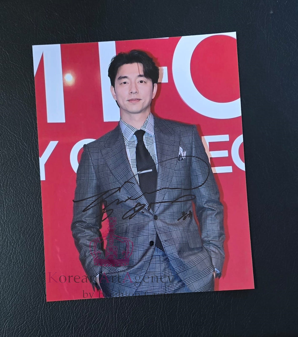 Gong Yoo 10 Inches Autograph – Autograph