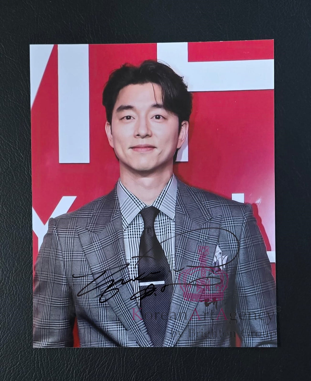 Gong Yoo 10 Inches Autograph – Autograph