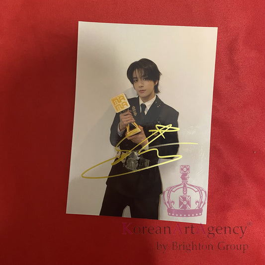 Enhypen Jake 7-Inch Autograph – Limited Edition Signed Photo Collectible