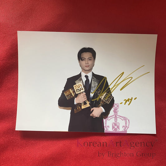 Enhypen Jay 7-Inch Autograph – Limited Edition Signed Photo Collectible