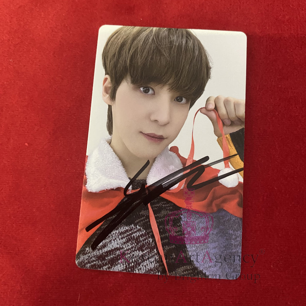 ATEEZ Christmas 8pcs Set – Autographed Hongjoong Seonghwa Yunho Yeosang San Mingi Wooyoung Jongho