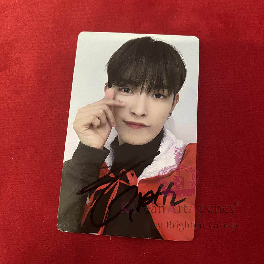 ATEEZ Christmas 8pcs Set – Autographed Hongjoong Seonghwa Yunho Yeosang San Mingi Wooyoung Jongho