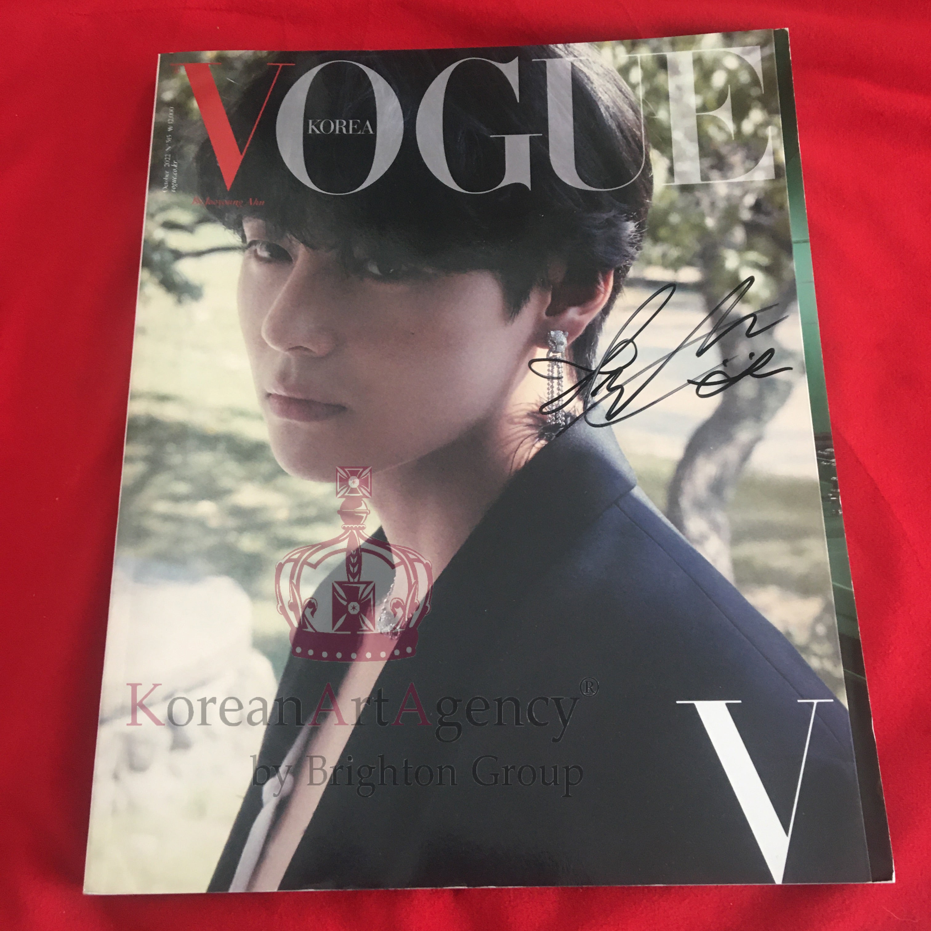 BTS V Kim Tae Hyung Vogue Korea  October 2023 Issue Autographed