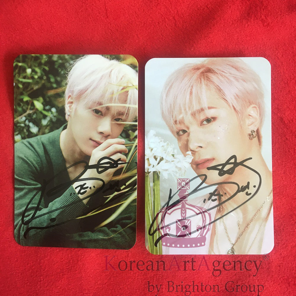 Korean pop star Moon Bin autograph set