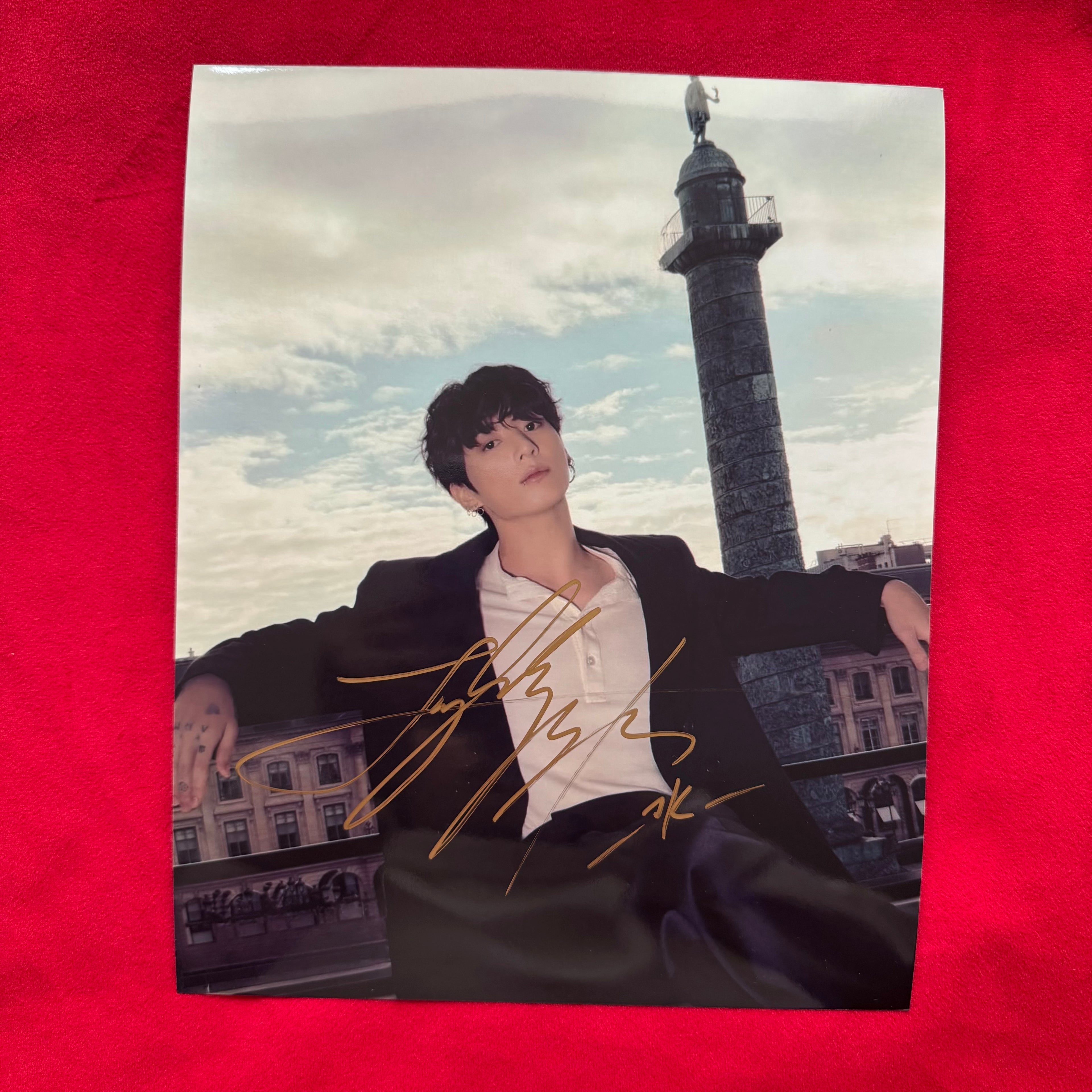 BTS Jungkook Autograph – Authentic 10-Inch Signed Photo | ELLE SHOOTING 122025
