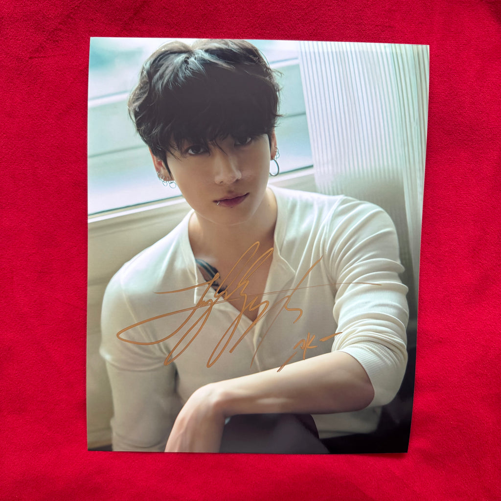 BTS Jungkook Autograph – Authentic 10-Inch Signed Photo | ELLE SHOOTING 122025