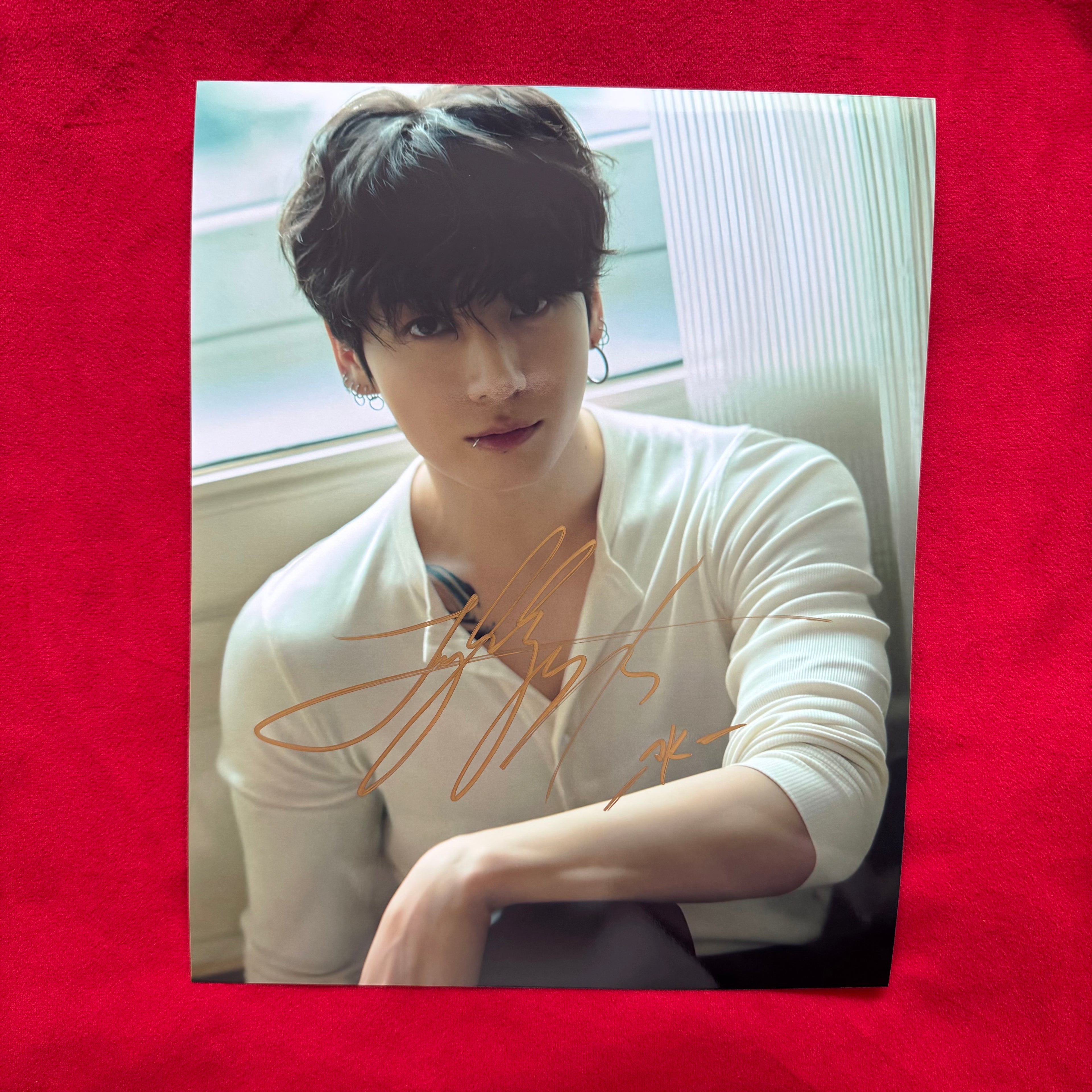 BTS Jungkook Autograph – Authentic 10-Inch Signed Photo | ELLE SHOOTING 122025