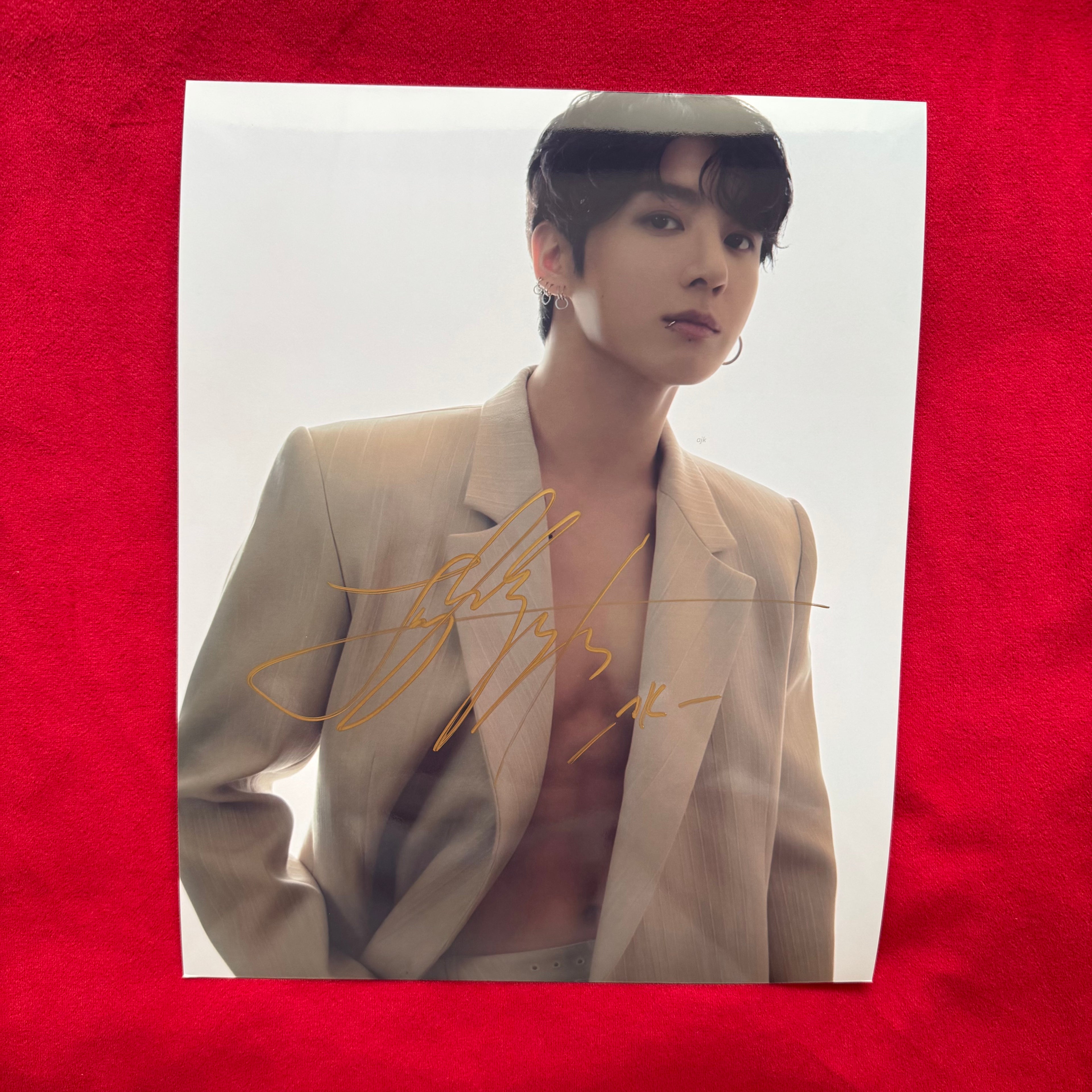 BTS Jungkook Autograph – Authentic 10-Inch Signed Photo | ELLE SHOOTING 122025