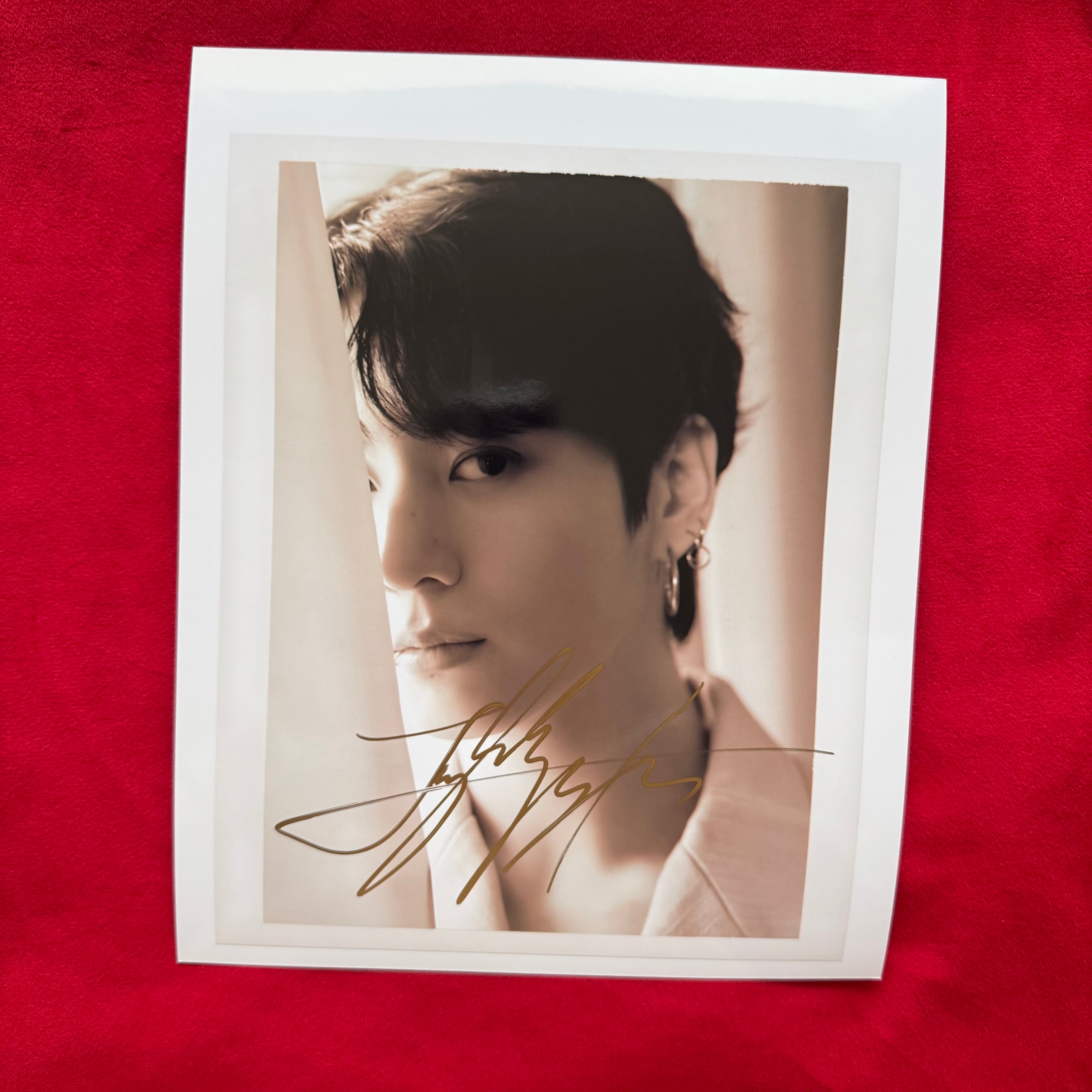 BTS Jungkook Autograph – Authentic 10-Inch Signed Photo | ELLE SHOOTING 122025
