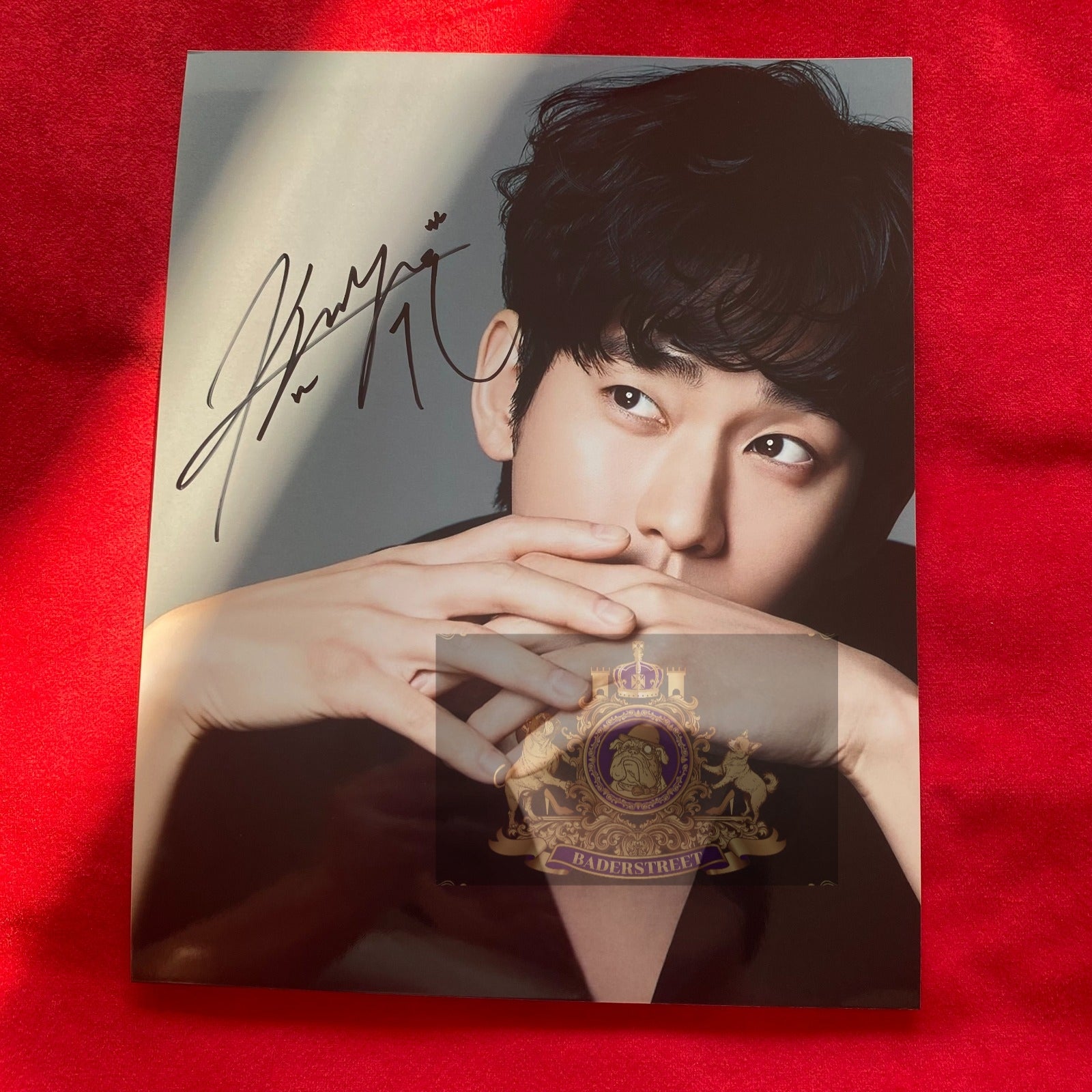 ⭐ Kim Soo Hyun 10-Inch Autograph – Limited Edition Signed Photo Collectible