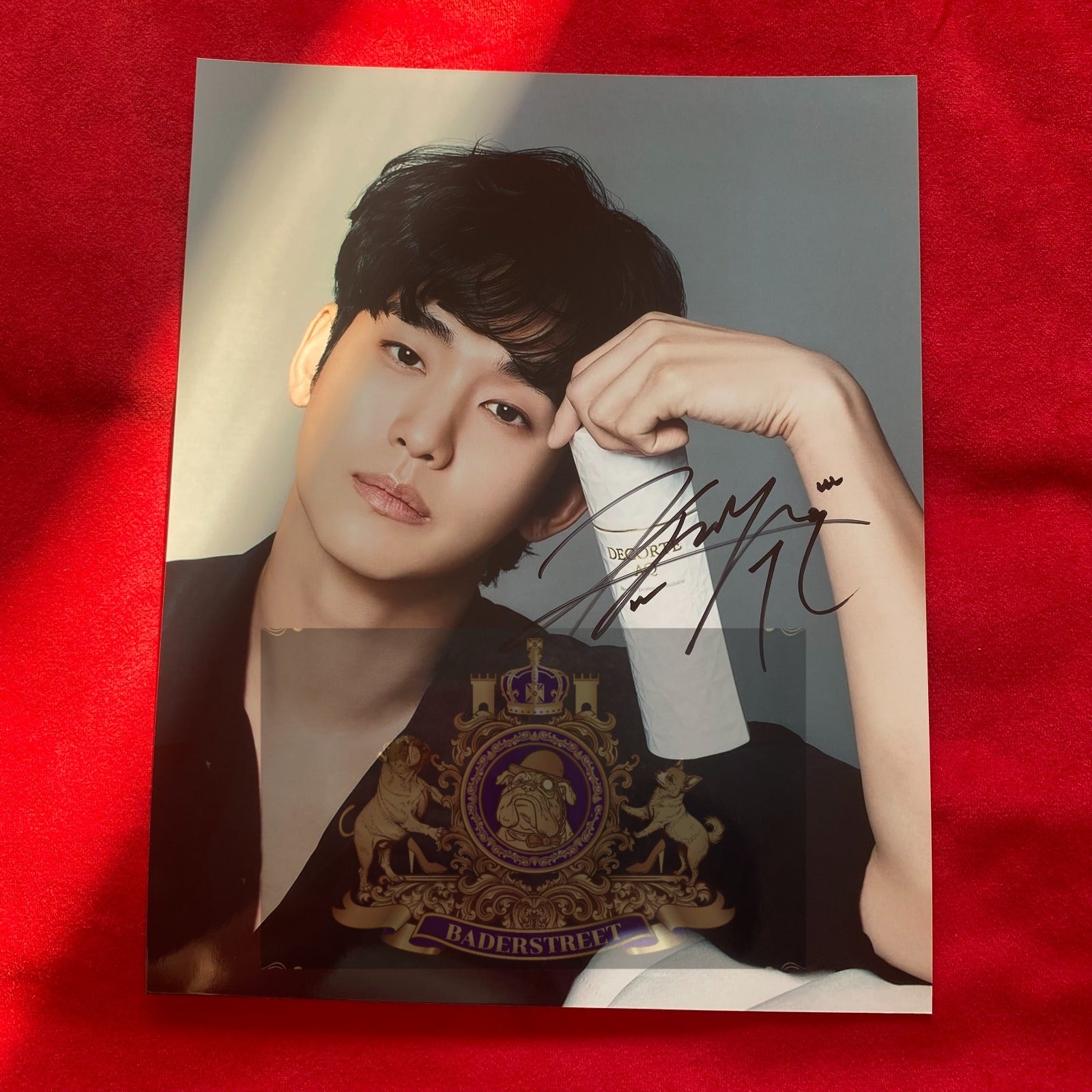 ⭐ Kim Soo Hyun 10-Inch Autograph – Limited Edition Signed Photo Collectible
