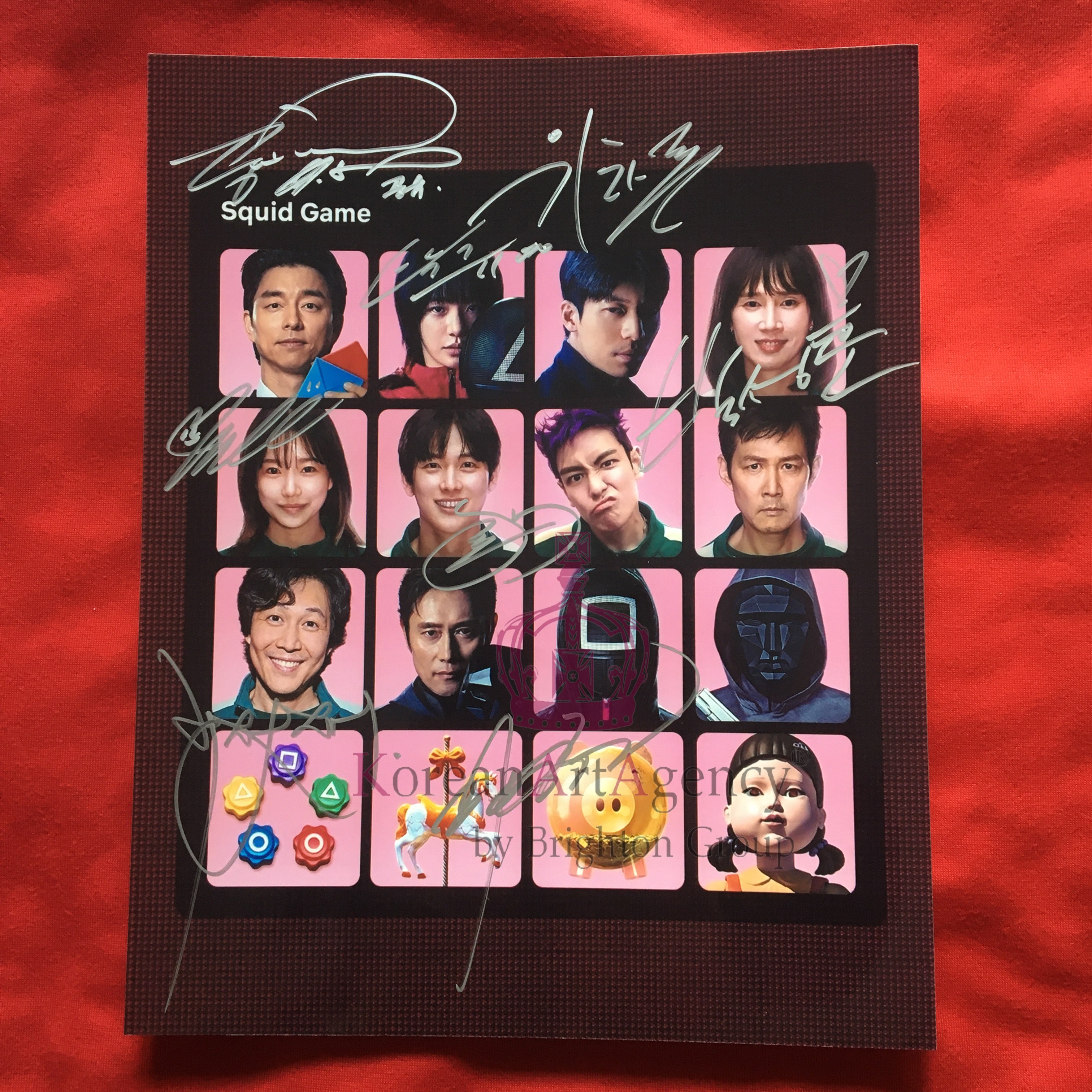 SPECIAL! Squid Game Netflix Card – 8 Cast Members’ 10 inches Autographs  + Certificate of Authenticity