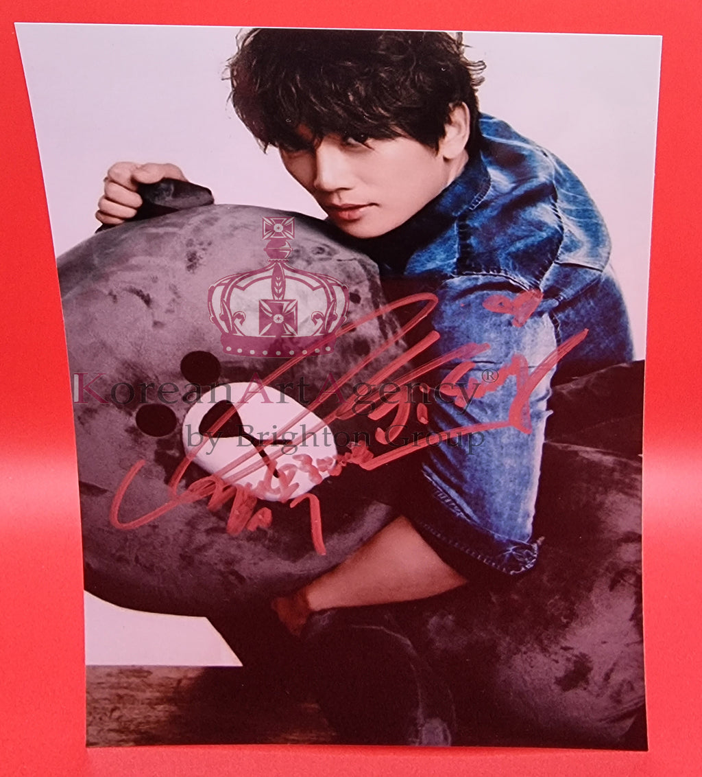 Ji Sung Autograph – Film & Merchandise