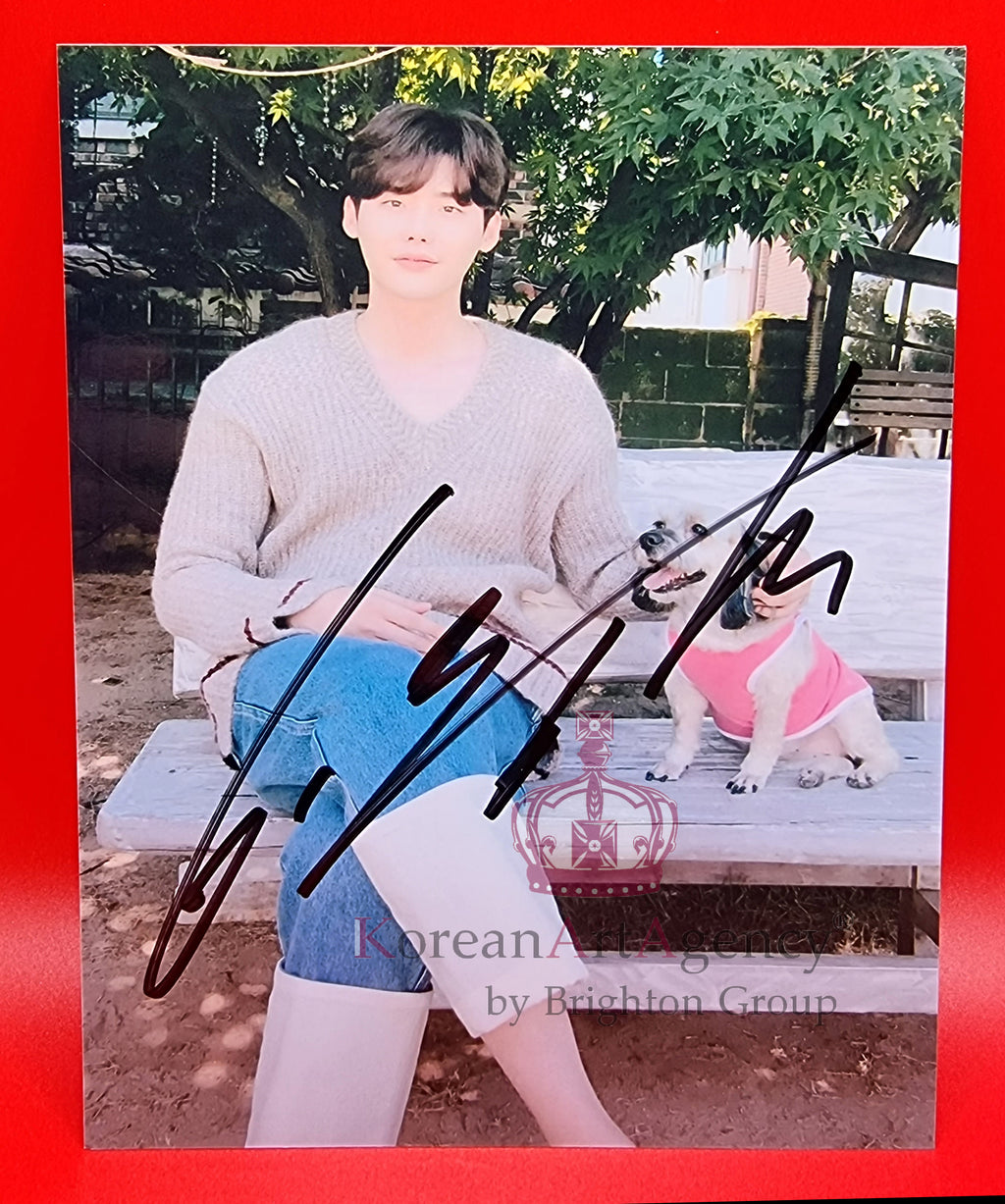 Lee Jong Suk Autograph – Film & Merchandise