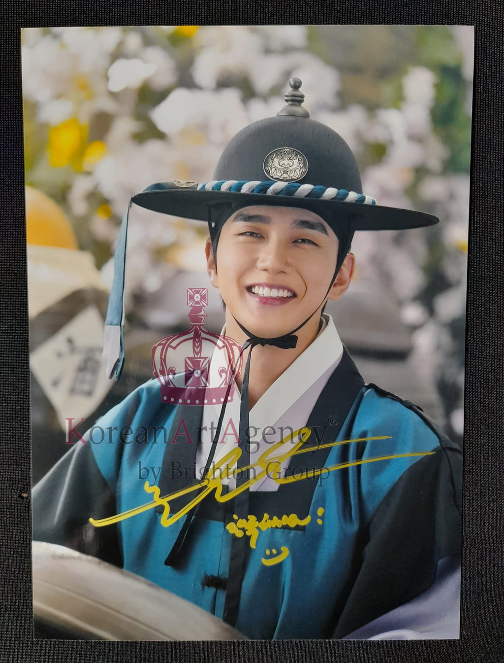 Moonshine Yoo Seung Ho Autograph – Film & Merchandise