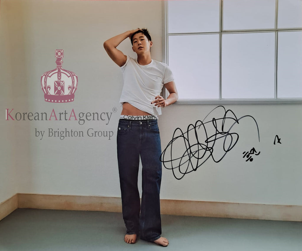FOOTBALL TREASURE 10 INCH Son Heung Min Calvin Klein Autograph – Autographs
