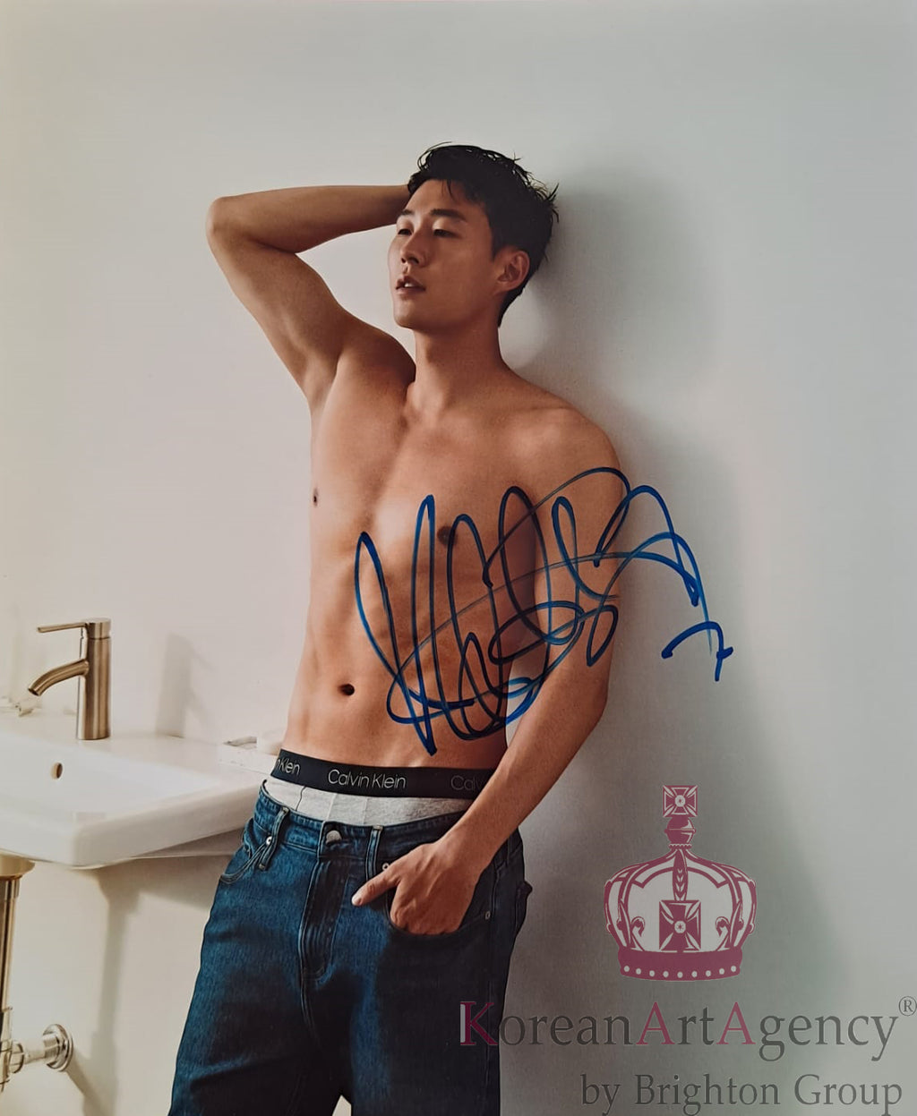 FOOTBALL TREASURE 10 INCH Son Heung Min Calvin Klein Autograph – Autographs