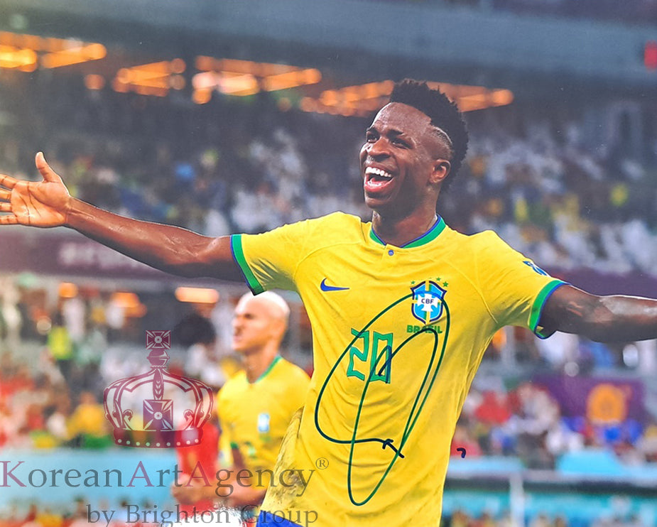 FOOTBALL TREASURE 10 INCH Brazil - Vinicius Junior Autograph – Autographs