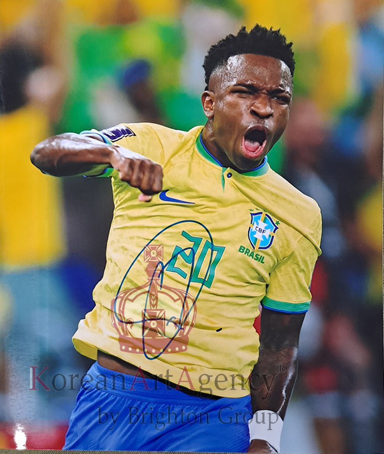 FOOTBALL TREASURE 10 INCH Brazil - Vinicius Junior Autograph – Autographs