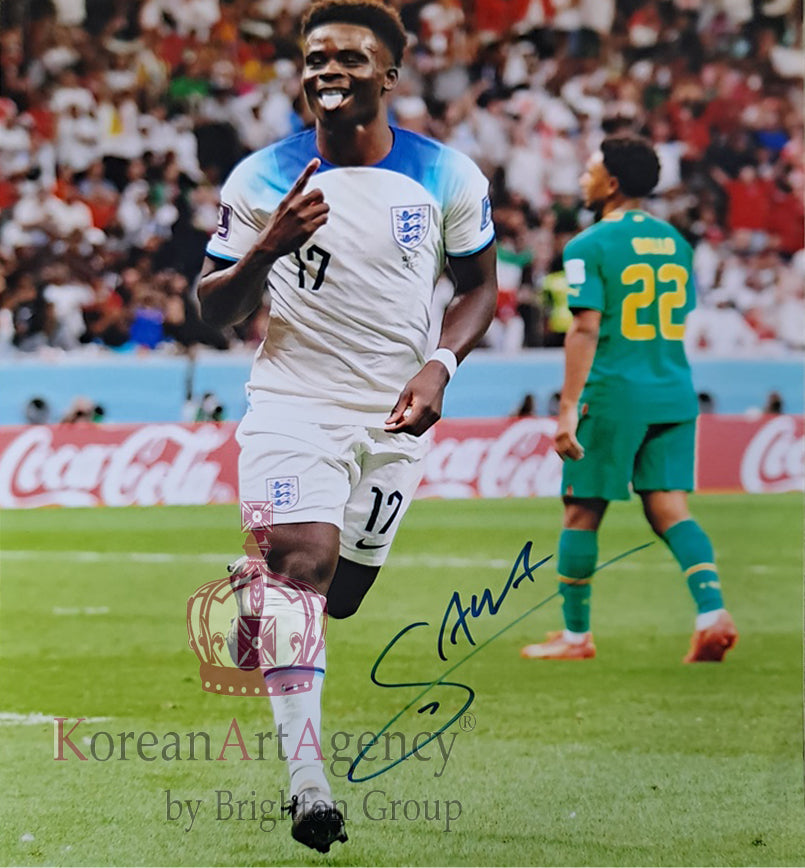 FOOTBALL TREASURE 10 INCH England - Bukayo Saka Autograph – Autographs