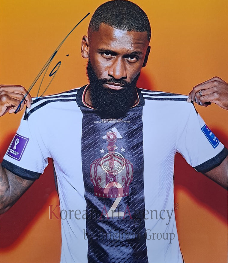 FOOTBALL TREASURE 10 INCH Germany - Antonio Rüdiger Autograph – Autographs