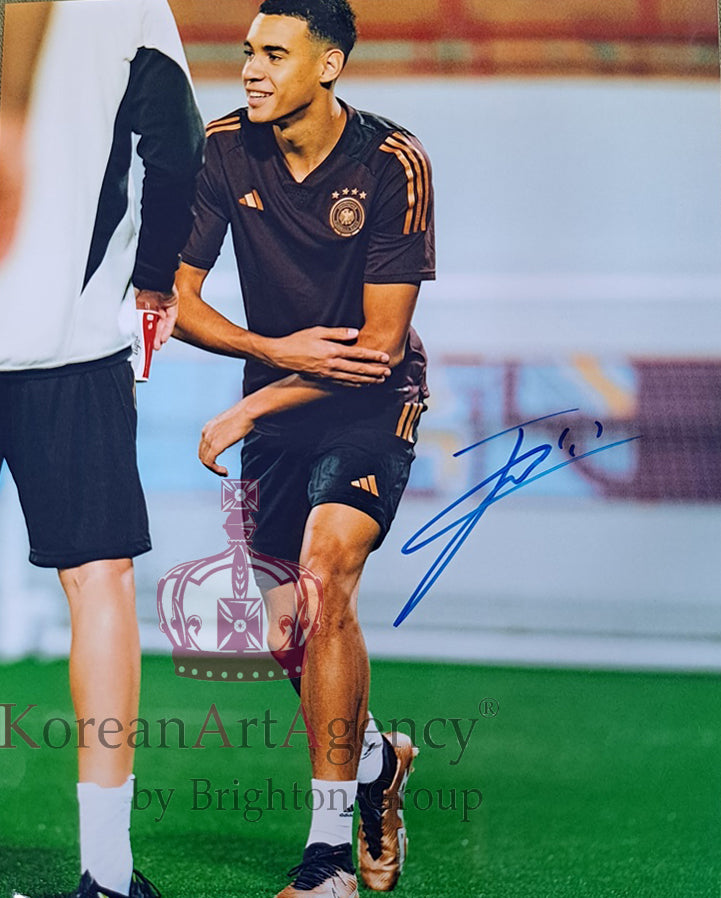 FOOTBALL TREASURE 10 INCH Germany - Jamal Musiala Autograph – Autographs