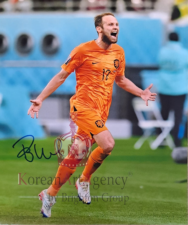 FOOTBALL TREASURE 10 INCH Netherlands - Daley Blind Autograph – Autographs