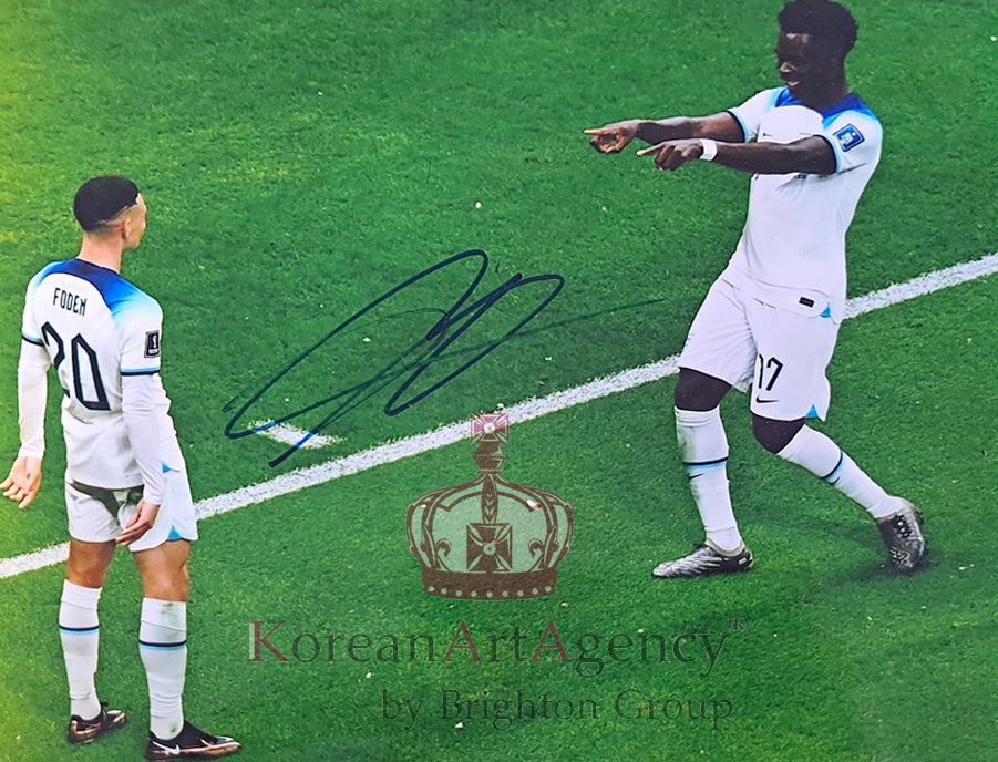FOOTBALL TREASURE 10 INCH England - Bukayo Saka Autograph – Autographs