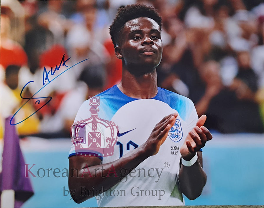 FOOTBALL TREASURE 10 INCH England - Bukayo Saka Autograph – Autographs